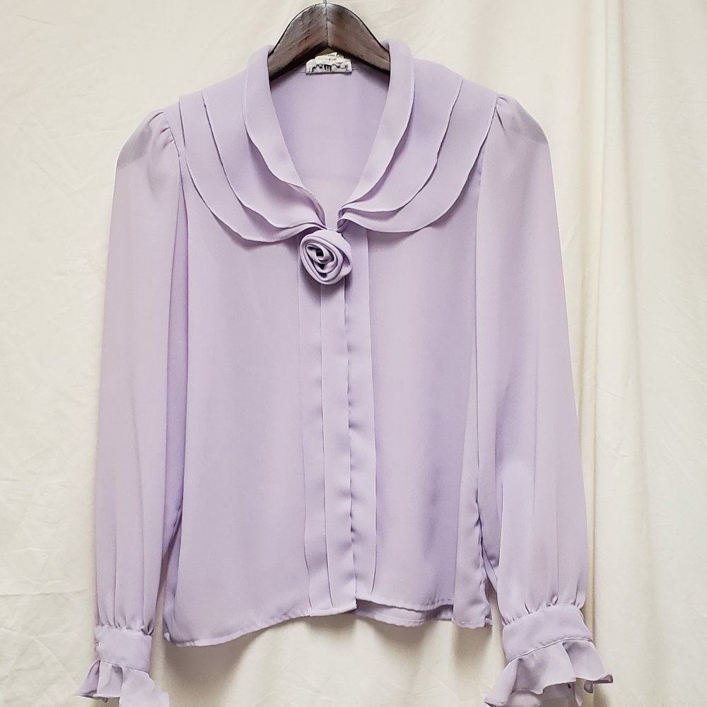 🍁Petite Size 4 Lavender Ruffle Shirt.